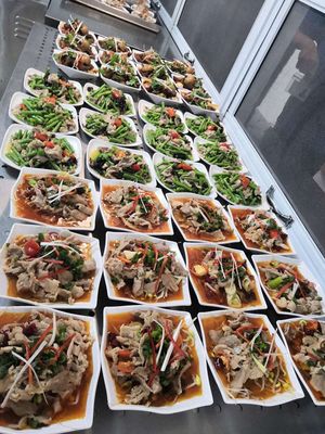 東莞謝崗鎮(zhèn)企業(yè)飯?zhí)贸邪?專(zhuān)業(yè)餐飲服務(wù)，賦能員工健康與企業(yè)發(fā)展